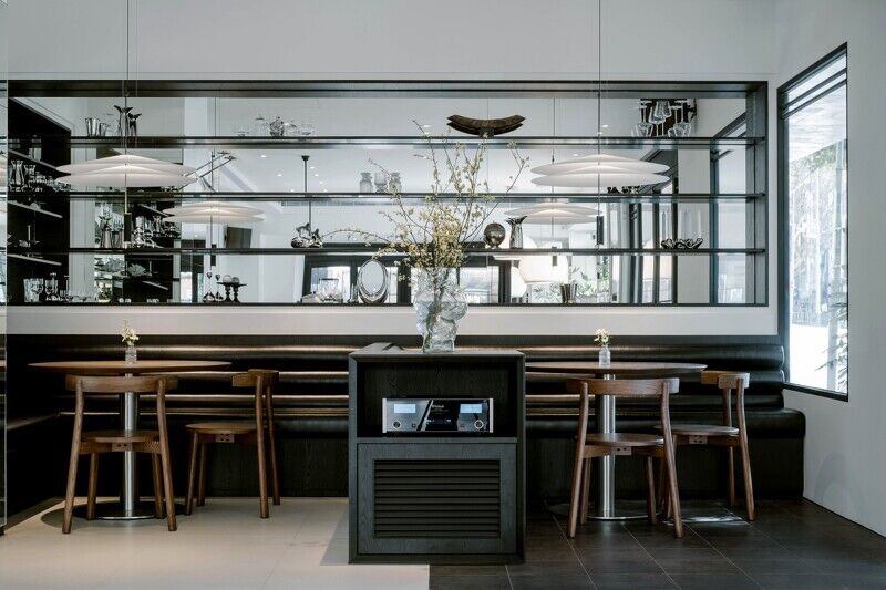 首爾漢南洞人氣咖啡廳「AUFGLET」插旗臺北！揭開邊佑錫也愛的黑色潮流，在唱片停頓的空間哲學裡品嚐可頌球、限定早午餐