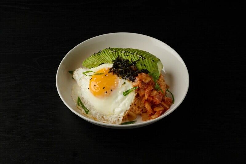 首爾漢南洞人氣咖啡廳「AUFGLET」插旗臺北！揭開邊佑錫也愛的黑色潮流，在唱片停頓的空間哲學裡品嚐可頌球、限定早午餐