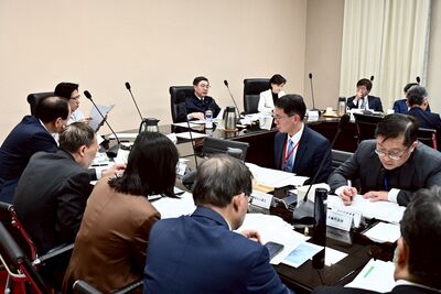 中東情勢影響油氣供應、台股大跌　卓榮泰再召集會議因應