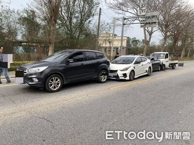 金門伯玉路4車連環撞　小貨車駕駛撞上擋風玻璃送醫