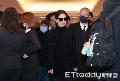 Ella送別袁惟仁「哭到全身抽搐」！  連夜回台「激動淚崩畫面曝」惹鼻酸