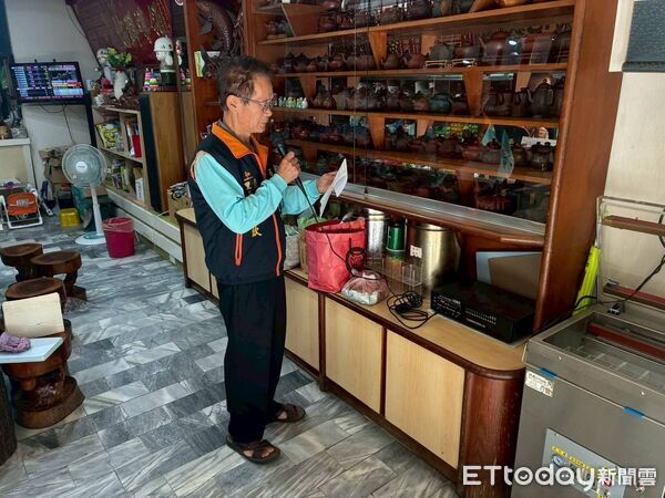 ▲台南市消防局第三大隊西港消防分隊召開清明防火策進座談會，攜手里長加強社區防火宣導。（記者林東良翻攝，下同）