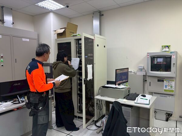 ▲台南市消防局第六大隊前往新光三越台南小北門店辦理自衛消防編組驗證，強化賣場防災應變能力。（記者林東良翻攝，下同）