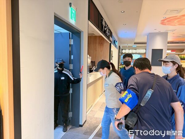 ▲台南市消防局第六大隊前往新光三越台南小北門店辦理自衛消防編組驗證，強化賣場防災應變能力。（記者林東良翻攝，下同）