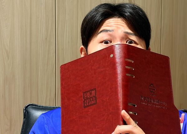 ▲國訓中心正式啟動「國訓50週年品牌計畫」，首波推出筆記本、漁夫帽官方商品。（圖／國訓中心提供）