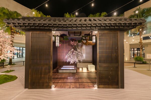 ▲MITSUI OUTLET PARK林口即日起換上浪漫花造景。（圖／MITSUI OUTLET PARK林口提供）