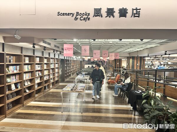 ▲▼國家兩廳院推出《給自己的情書》展覽，即日起至4月26日於國家戲劇院G樓、兩廳院表演藝術圖書館展出。（圖／記者林育綾攝）