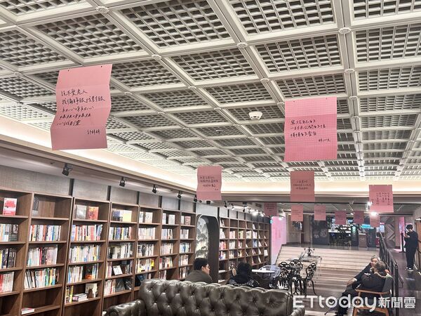 ▲▼國家兩廳院推出《給自己的情書》展覽，即日起至4月26日於國家戲劇院G樓、兩廳院表演藝術圖書館展出。（圖／記者林育綾攝）