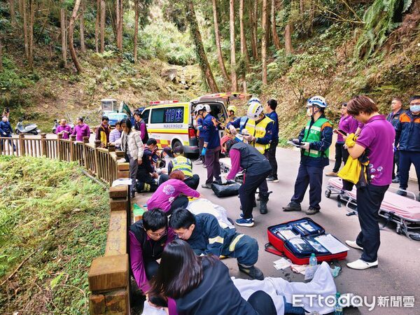 ▲▼      杉林溪巴士墜谷1死7傷       。（圖／記者高堂堯翻攝）