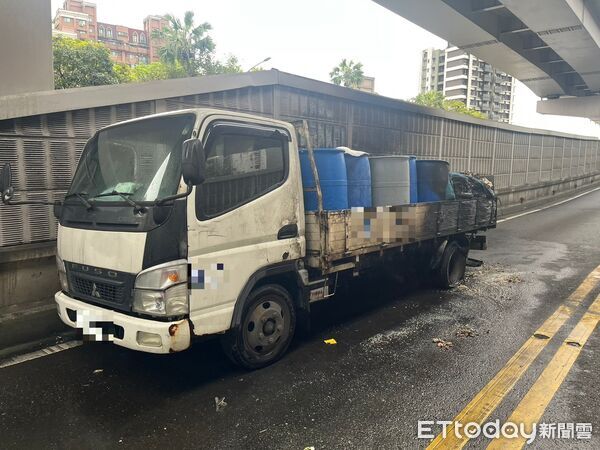 ▲9日北市環東大道發生貨車起火焚燒意外、幸無人傷。（圖／記者張君豪翻攝）