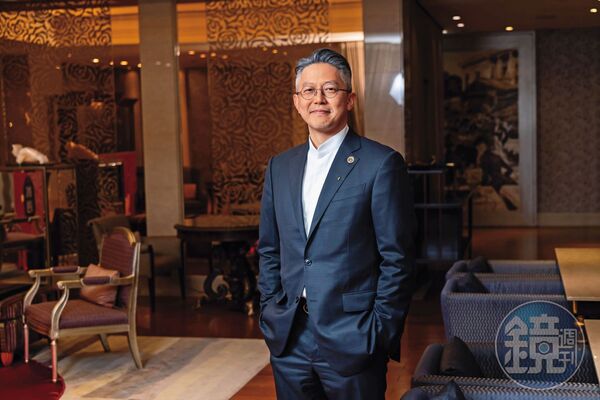 儘管接受專訪前蔡紹中特別去剪髮，現年不過45歲的他儘管剪成平頭，仍可見白髮蒼蒼，可見肩上壓力之沉重。