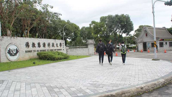 印尼籍羅男在台就讀於慈濟科技大學，因學校產學合作飛回印尼實習，以取得畢業證書。（圖／報系資料照）