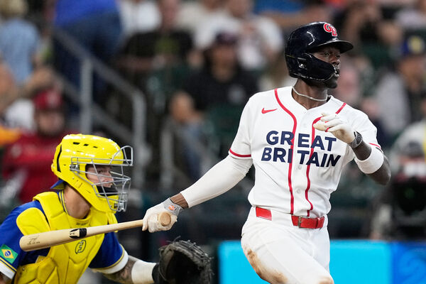 ▲奇澤姆（Jazz Chisholm Jr.）繳雙安敲回3分打點，帶領英國隊以8比1擊敗巴西，也成功保級。（圖／達志影像）