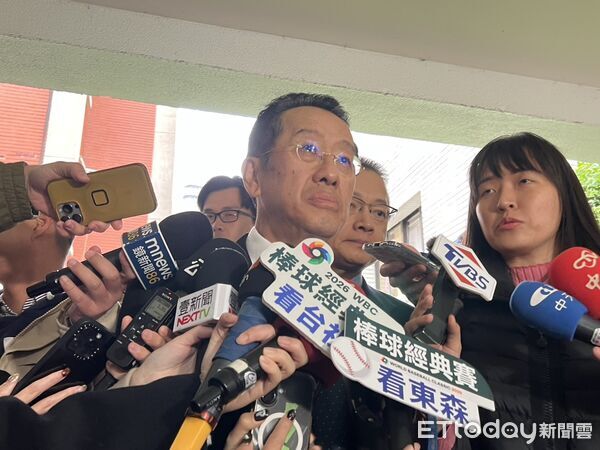 ▲國防部長顧立雄10日在立法院受訪。（圖／記者蘇靖宸攝）