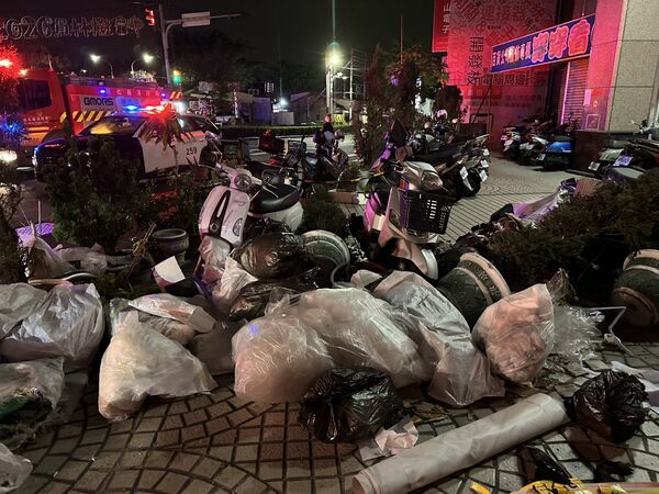 ▲員林市八條通10部機車遭酒駕男撞毀。（圖／警方提供）