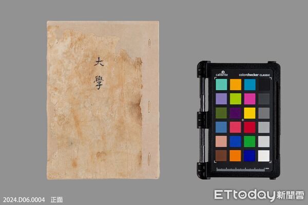 ▲1868年出版的《大學工尺譜詩調課本》，以台灣傳統工尺譜記錄西方聖詩，被視為早期宗教文化在地化的重要見證。（記者林東良翻攝，下同）
