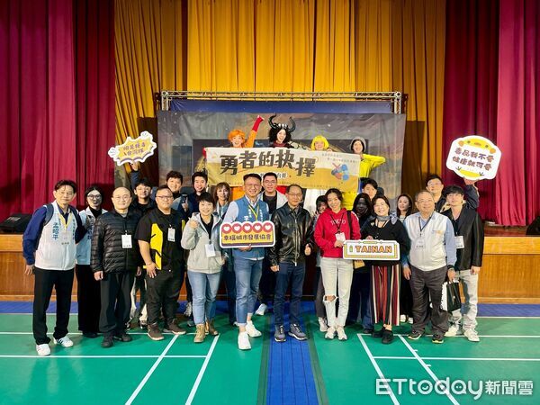 ▲幸福城市發展協會推動反毒教育舞台劇《勇者的抉擇》，透過戲劇故事讓學生學習辨識毒品誘惑。（記者林東良翻攝，下同）