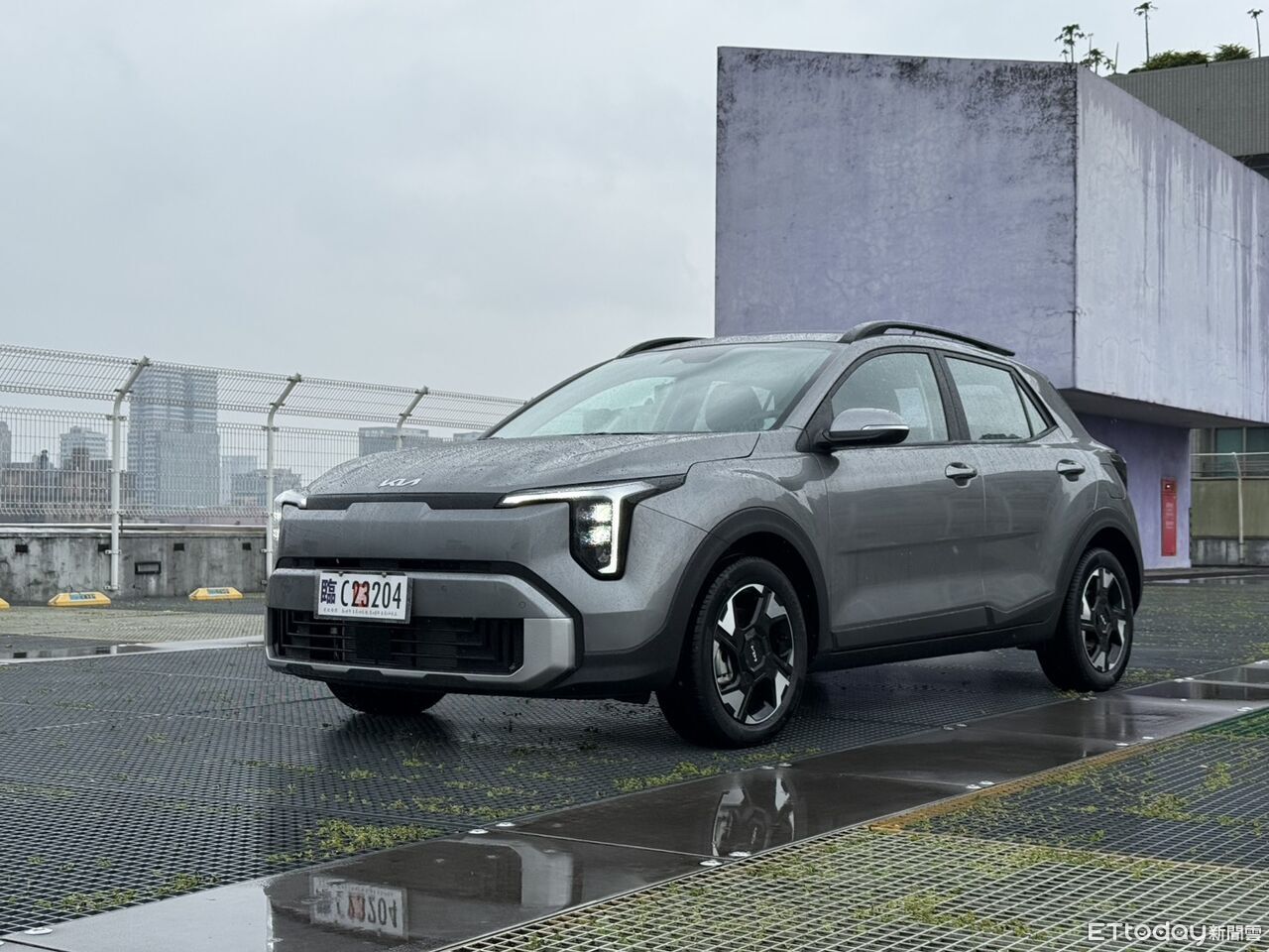 ▲台灣原廠公布新Stonic接單！僅提供1款車型。（圖／記者徐煜展攝）