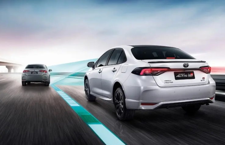 ▲泰國為TOYOTA Altis追加新油電入門款，全力衝刺油電銷售。（圖／翻攝自TOYOTA）