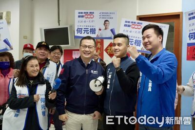 羅智強送大聲公、支持者贈黑馬　何元楷領表拚新北議員初選