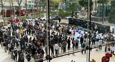 「龍蝦之亂」席捲中國！騰訊大樓現安裝人潮　網友：像大爺大媽排隊領雞蛋