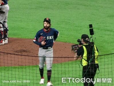 捷克工程師壓制日本4.2局無失分　最後一舞全場歡聲中退場