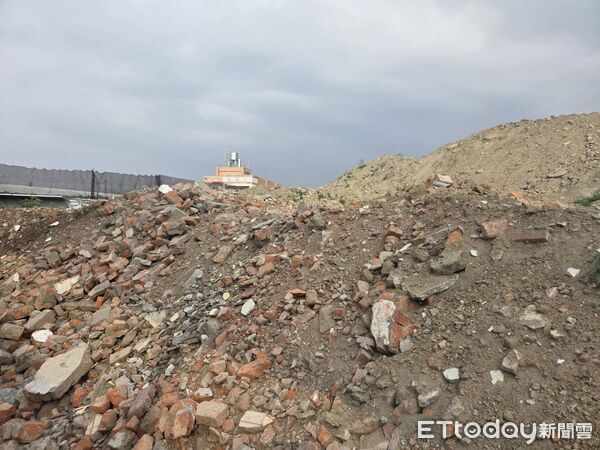 ▲▼             雲林地檢署破獲營建廢土非法處理集團  勾結土資場、掩埋場偽造流向證明 不法利益逾2億元 起訴44人     。（圖／記者游瓊華翻攝）