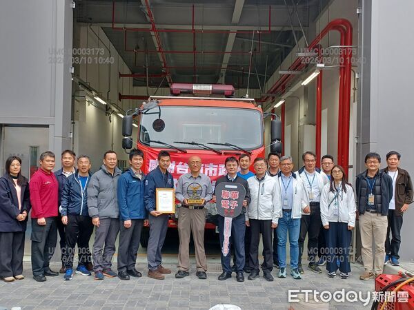 ▲台南市消防局贈與聯華電子水箱消防車，強化南科廠區自主防災能力。（記者林東良翻攝，下同）