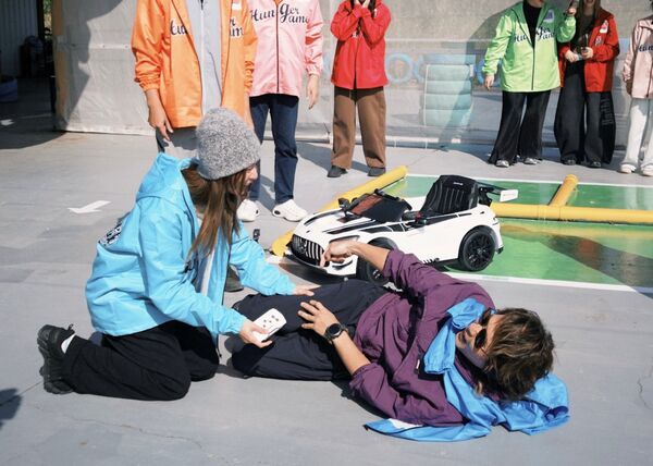 ▲蔡黃汝與王仁甫搞笑開車。（圖／中視提供）