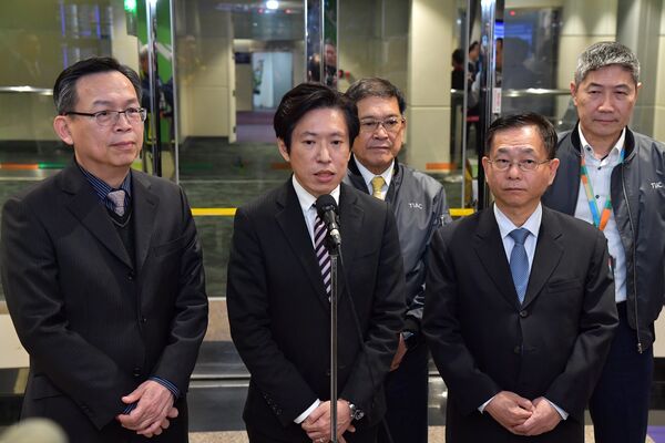 ▲▼行政院秘書長張惇涵赴桃園機場關懷杜拜返臺航班旅客受訪。（圖／行政院提供）
