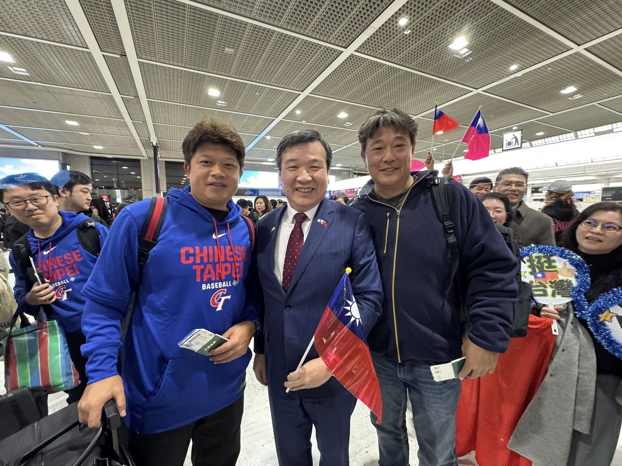 ▲▼李逸洋送機。（圖／翻攝臉書／李逸洋）