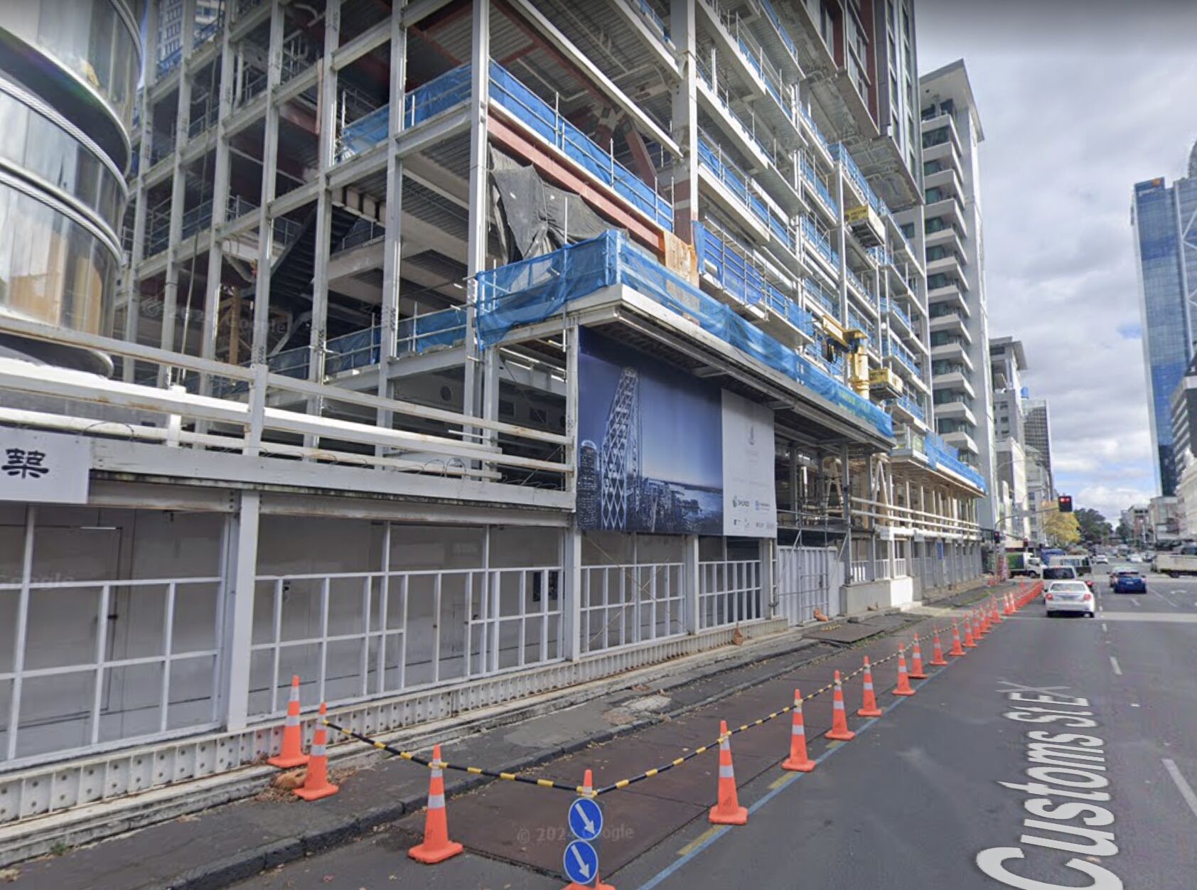 ▲▼奧克蘭地標建案「海景塔」因中資開發商與建商爆發欠款糾紛，工程停擺超過一年半。（圖／翻攝自Google Maps）