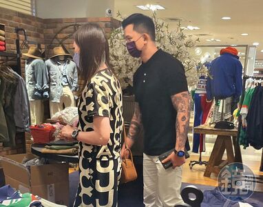 E級名媛交往「女星前夫」　眼神離不開全被拍