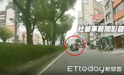 紅牌重機慢車道「野蠻超車」擊落21歲騎士竟肇逃　開罰扣照GG了