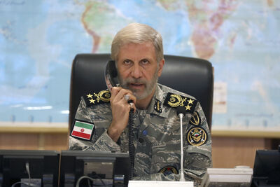 伊朗新防長傳遭擊斃！美伊「聯手空襲」影像曝光　炸沉隱形巡邏艦