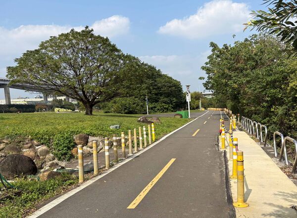 ▲板橋江子翠自行車道鋪面優化。（圖／新北市高灘處提供）