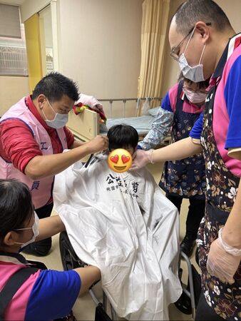 ▲桃園市第二專長發展協會義剪