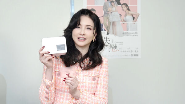 ▲《婚內失戀》何如芸、周曉涵、項婕如體驗調香。（圖／艾彼新創股份有限公司提供）