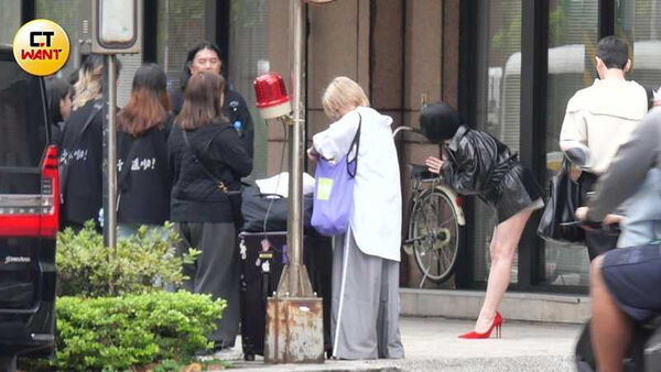 小姐回熙娣1／獨家直擊！小S低調復工《不熙娣》首日畫面曝光　大秀性感長腿宣告回歸主持