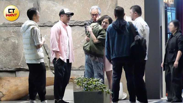 直擊／楊千霈眾星友相伴慶43歲生日　不見去年慶生夥伴春風蹤影