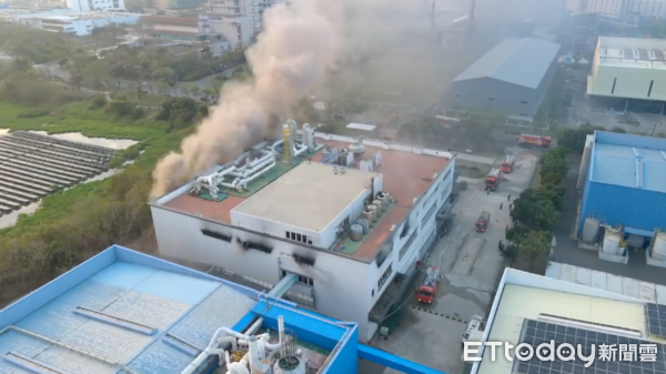 台南市柳營區工一路工廠火災。（圖／記者林東良翻攝）
