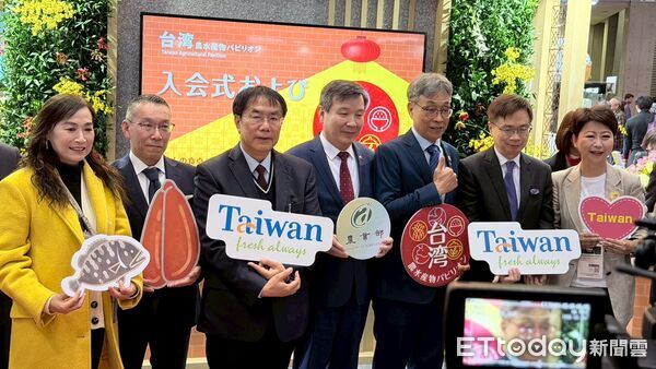 ▲台南市長黃偉哲於東京食品展出席「台灣農水產物館」開幕，並見證台南芒果日本通路合作簽署。（記者林東良翻攝，下同）