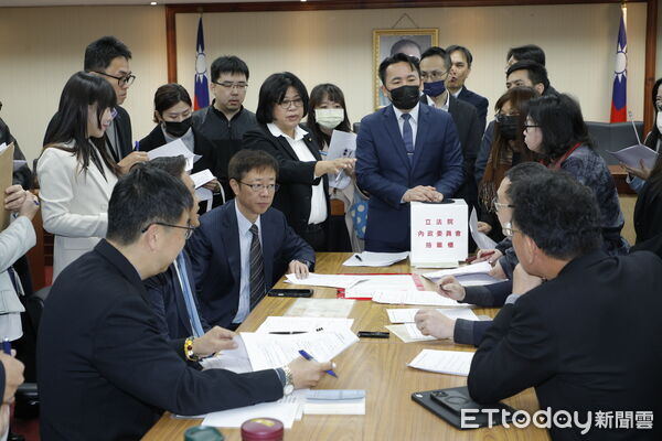 ▲▼立法院8個常態委員會11日選舉召委，經濟委員會國民黨禮讓民眾黨由洪毓祥出任召委，衛環委員會由於民進黨黨內喬不定人選遲遲未能選出最終召委。（圖／記者湯興漢攝）