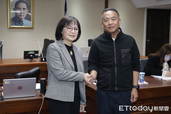 ▲▼立法院8個常態委員會11日選舉召委，衛環委員會由於民進黨黨內遲遲無法推出召委人選，幾經拖延後終於由林月琴及國民黨盧縣一當選召委。（圖／記者湯興漢攝）