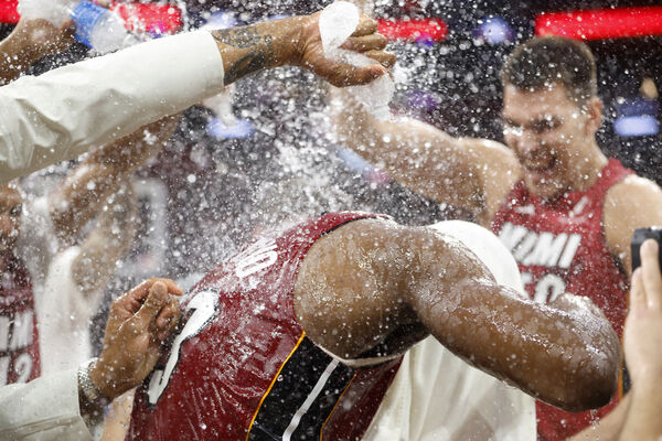 ▲NBA熱火阿德巴約單場轟83分史上次高紀錄，賽後全隊歡樂慶祝榮耀時刻。（圖／路透） 