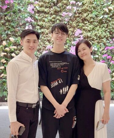 ▲宋逸民與陳維齡的兒子駿哥申請到七間英國與愛爾蘭的頂級大學研究所。（圖／翻攝臉書）