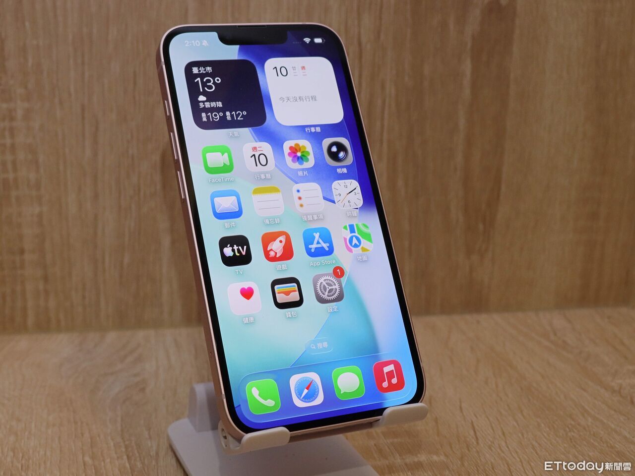 ▲▼       iPhone 17e,iPhone17e,17e,蘋果      。（圖／記者蘇晟彥攝）