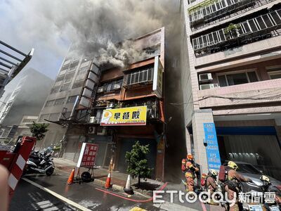 快訊／新北五股移工宿舍大火！濃煙直竄天際　現場畫面曝光