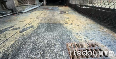 噁爆畫面曝！基隆廟口夜市巷弄「滿地油汙卡溝」　區公所清不完