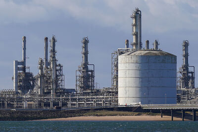 油價狂飆！IEA傳釋「史上最大石油儲備」　全球緊盯荷莫茲海峽